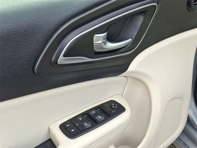 Thumbnail: 2016 Chrysler 200 - 27