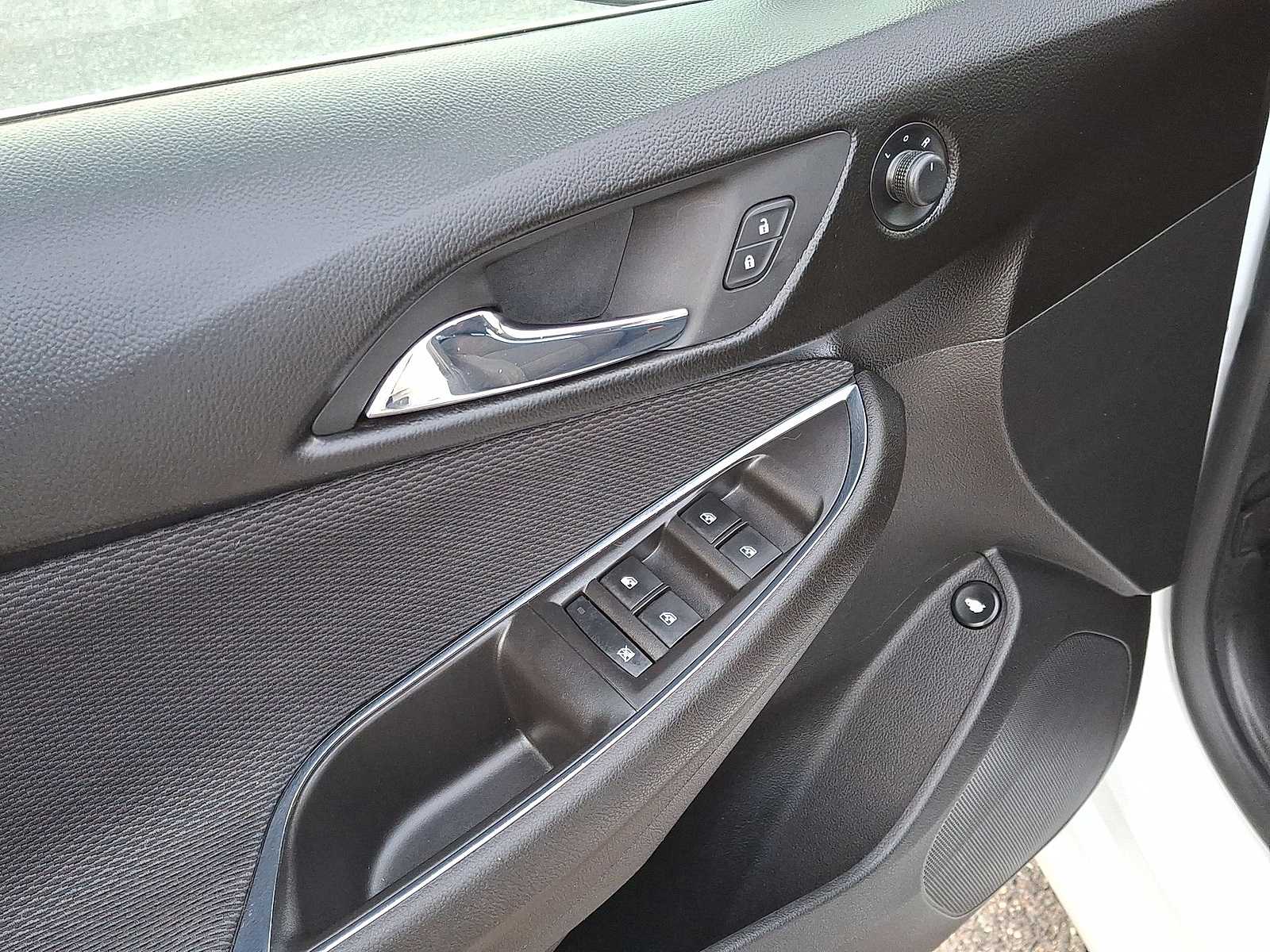 Thumbnail: 2017 Chevrolet Cruze - 26