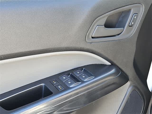 Thumbnail: 2022 Chevrolet Colorado - 26