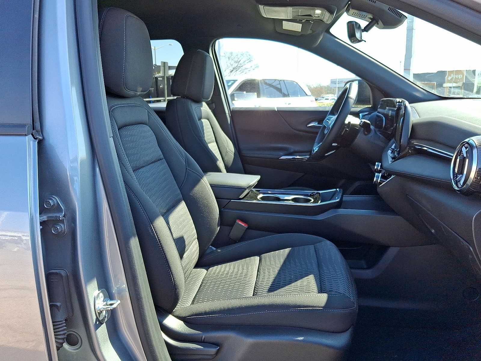 Thumbnail: 2025 Chevrolet Equinox - 32