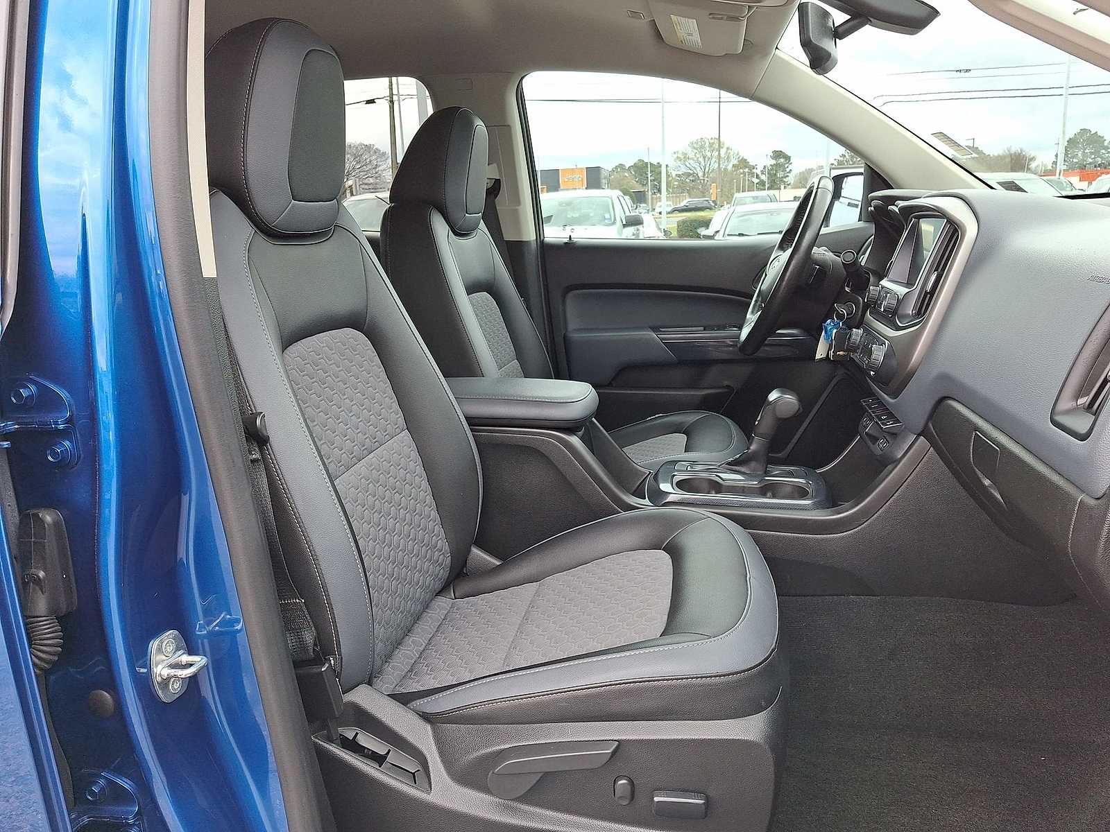 Thumbnail: 2018 Chevrolet Colorado - 31