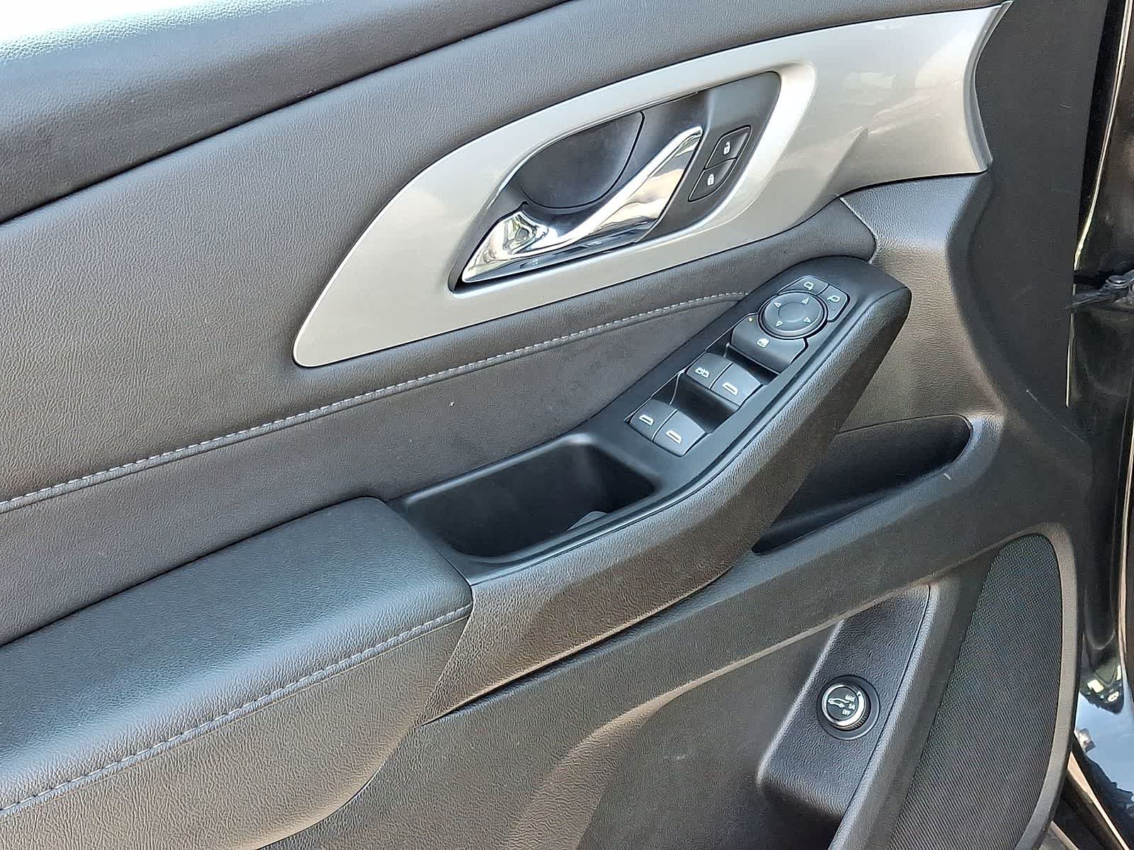 Thumbnail: 2023 Chevrolet Traverse - 28