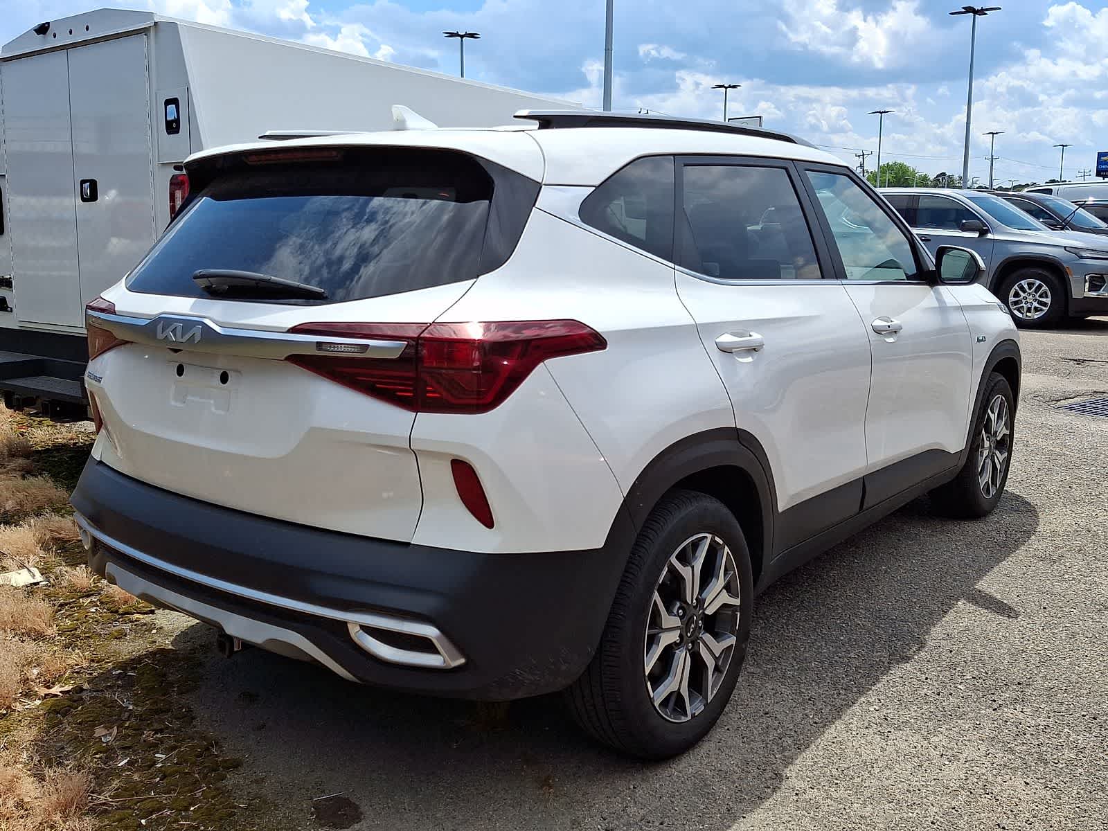 Thumbnail: 2022 Kia Seltos - 3