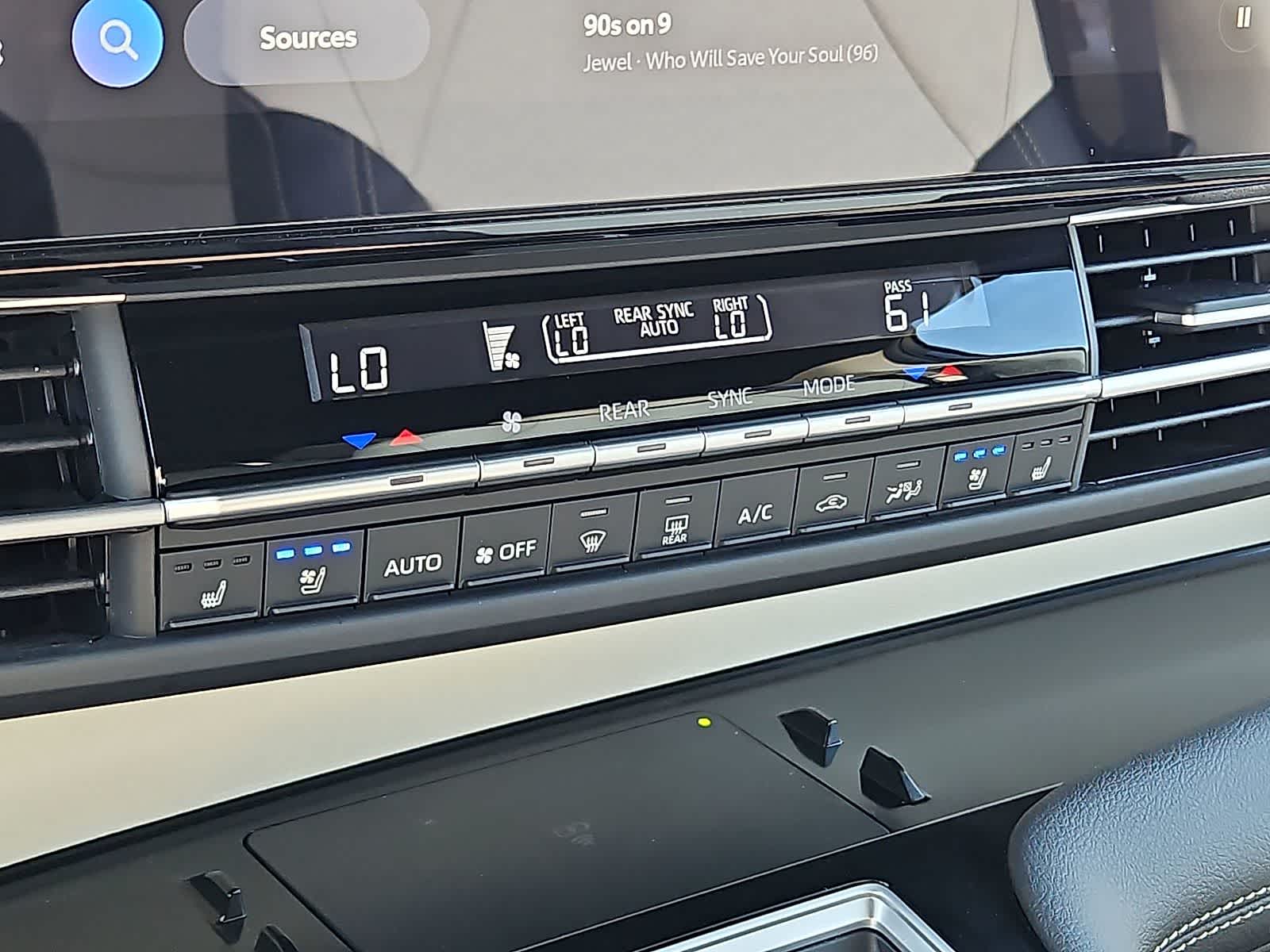 Thumbnail: 2025 Toyota Sienna - 23