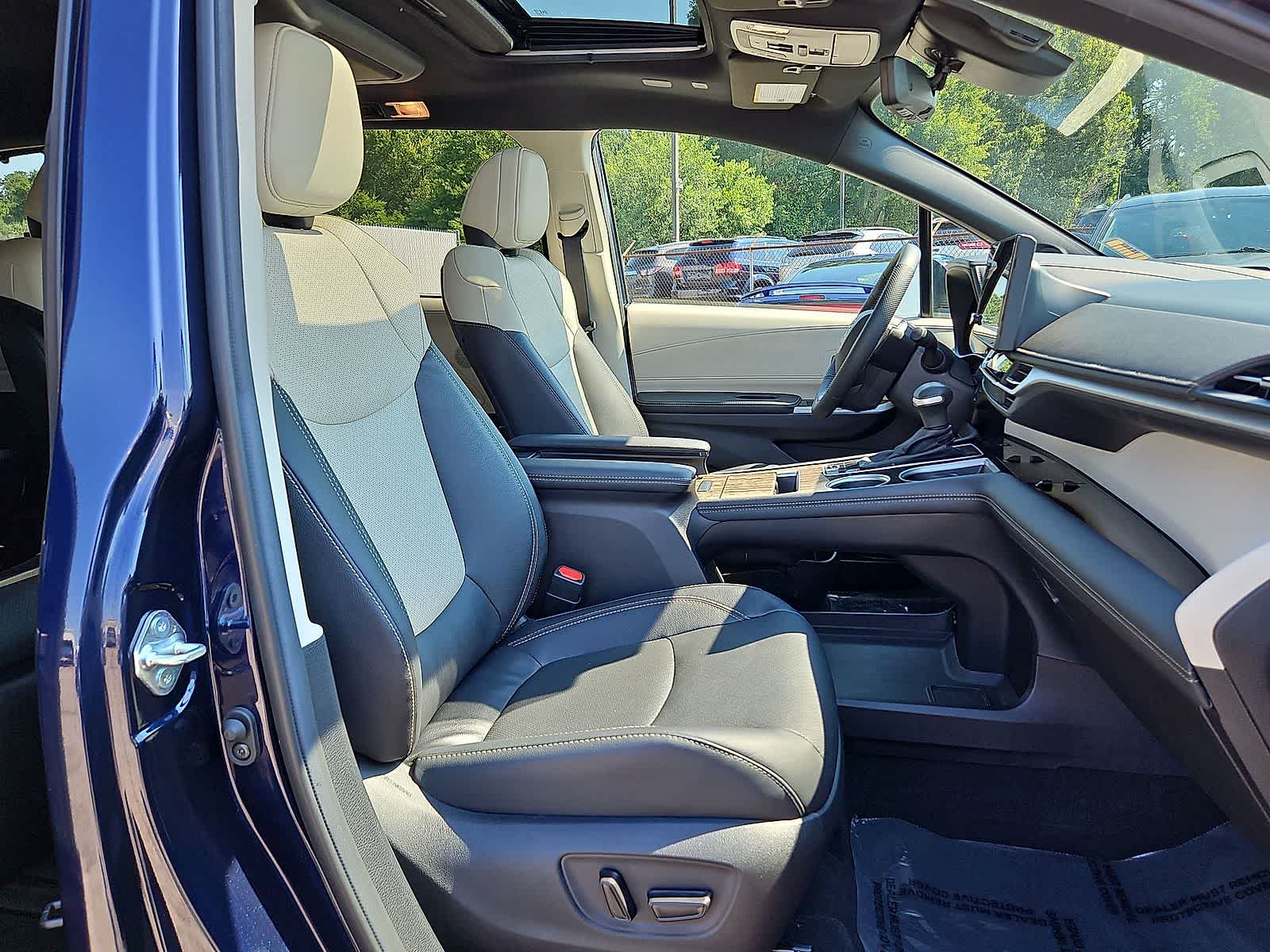 Thumbnail: 2025 Toyota Sienna - 33