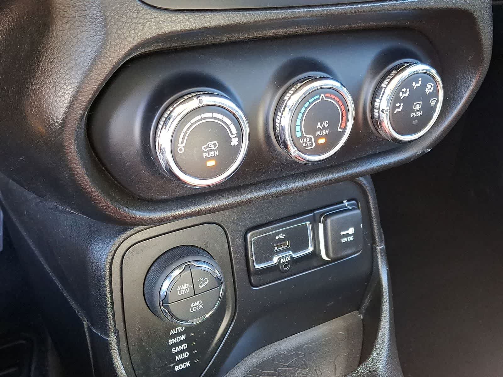 Thumbnail: 2015 Jeep Renegade - 22