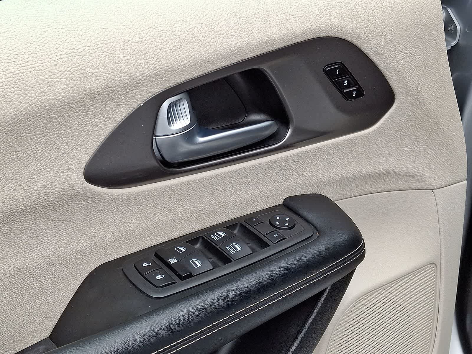 Thumbnail: 2023 Chrysler Pacifica - 23