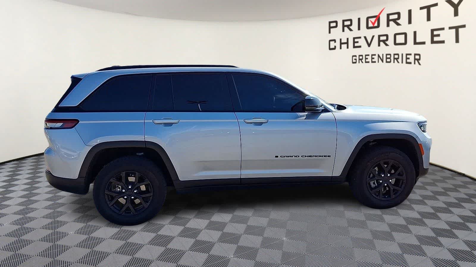 Thumbnail: 2025 Jeep Grand Cherokee - 9
