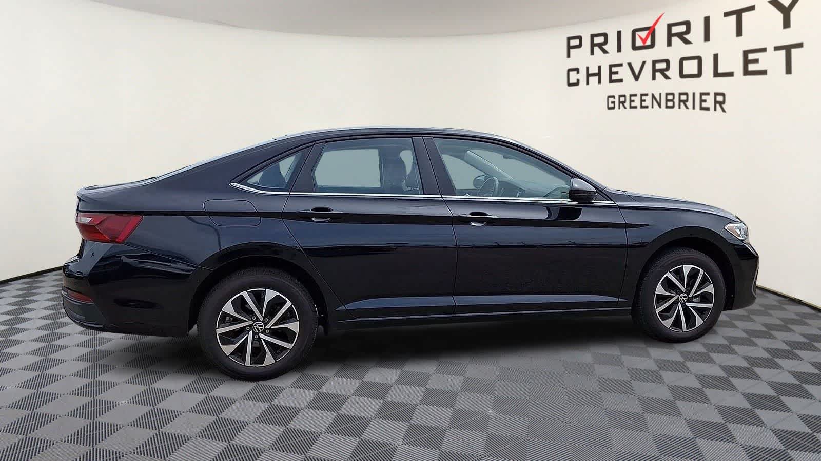 Thumbnail: 2024 Volkswagen Jetta - 9