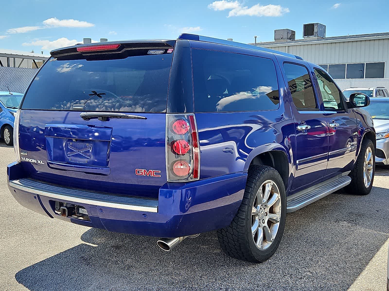 Thumbnail: 2010 GMC Yukon XL - 3
