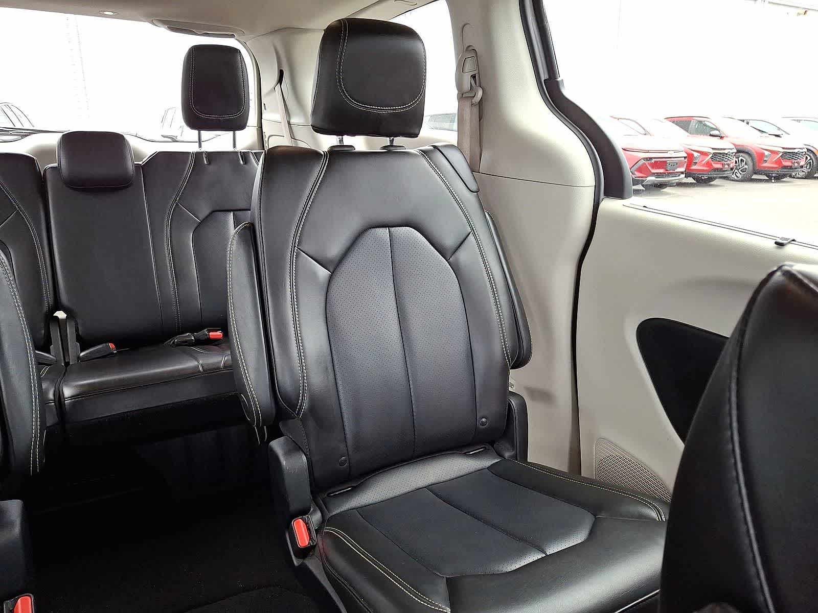 Thumbnail: 2023 Chrysler Pacifica - 12