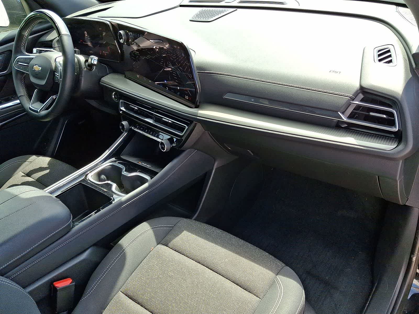 Thumbnail: 2025 Chevrolet Traverse - 35