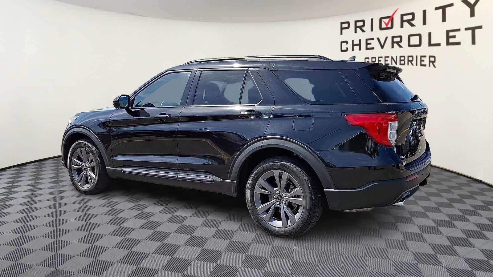 Thumbnail: 2022 Ford Explorer - 6