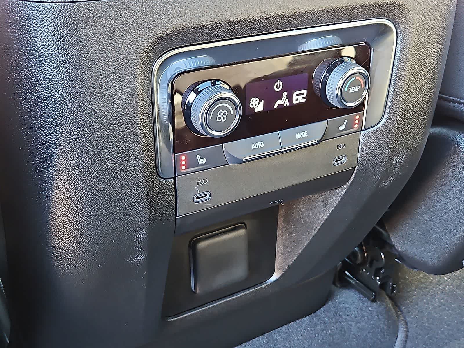 Thumbnail: 2026 Chevrolet Suburban - 19