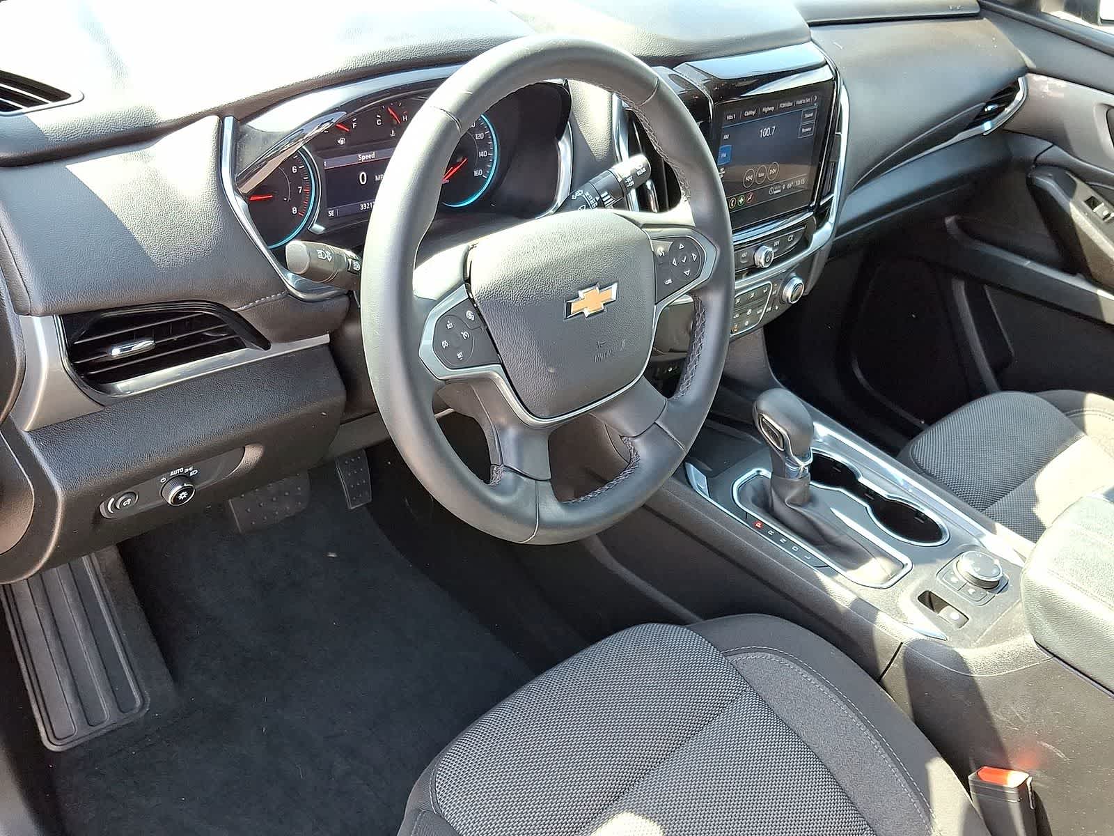 Thumbnail: 2023 Chevrolet Traverse - 16