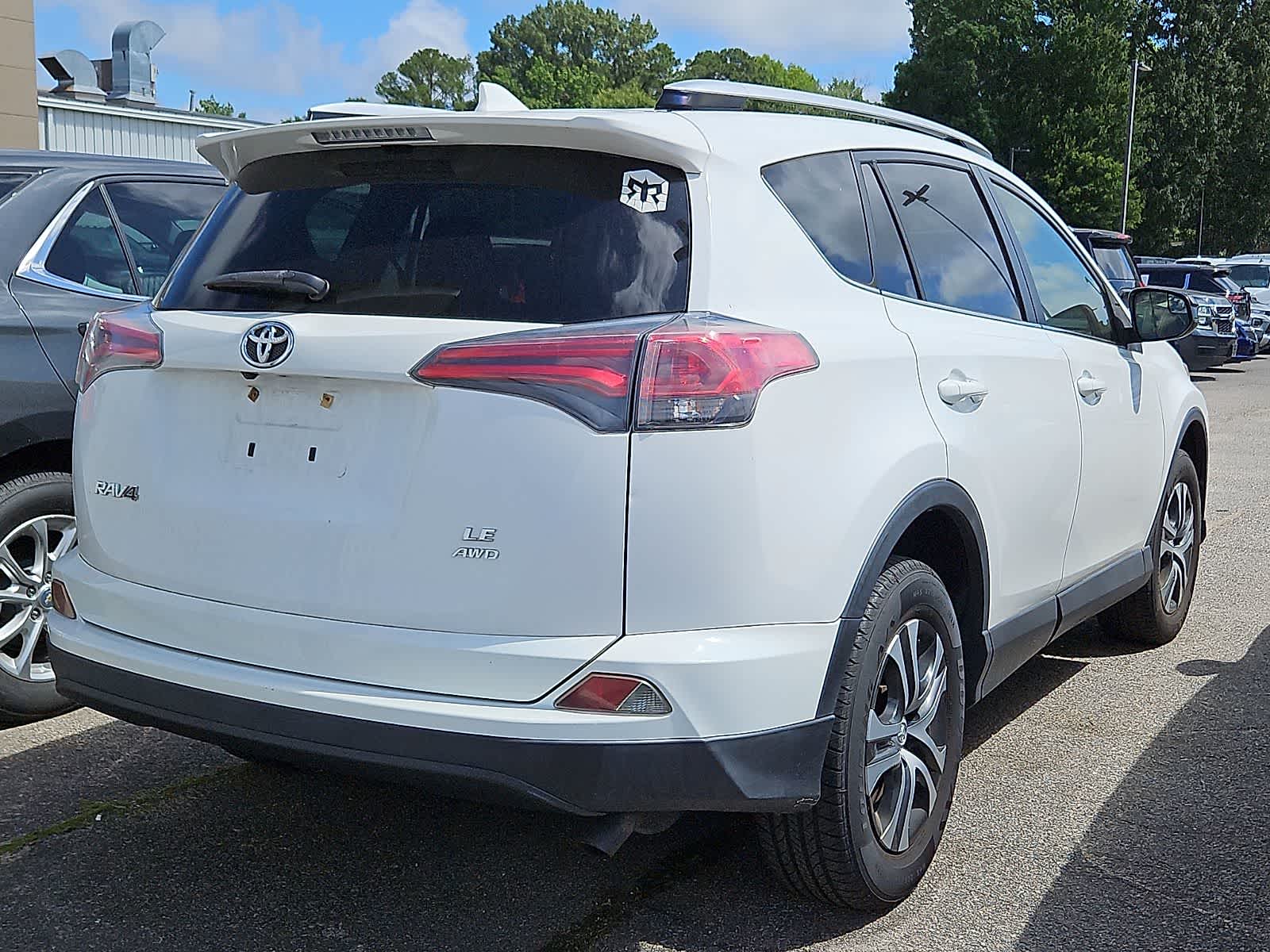 Thumbnail: 2016 Toyota RAV4 - 3