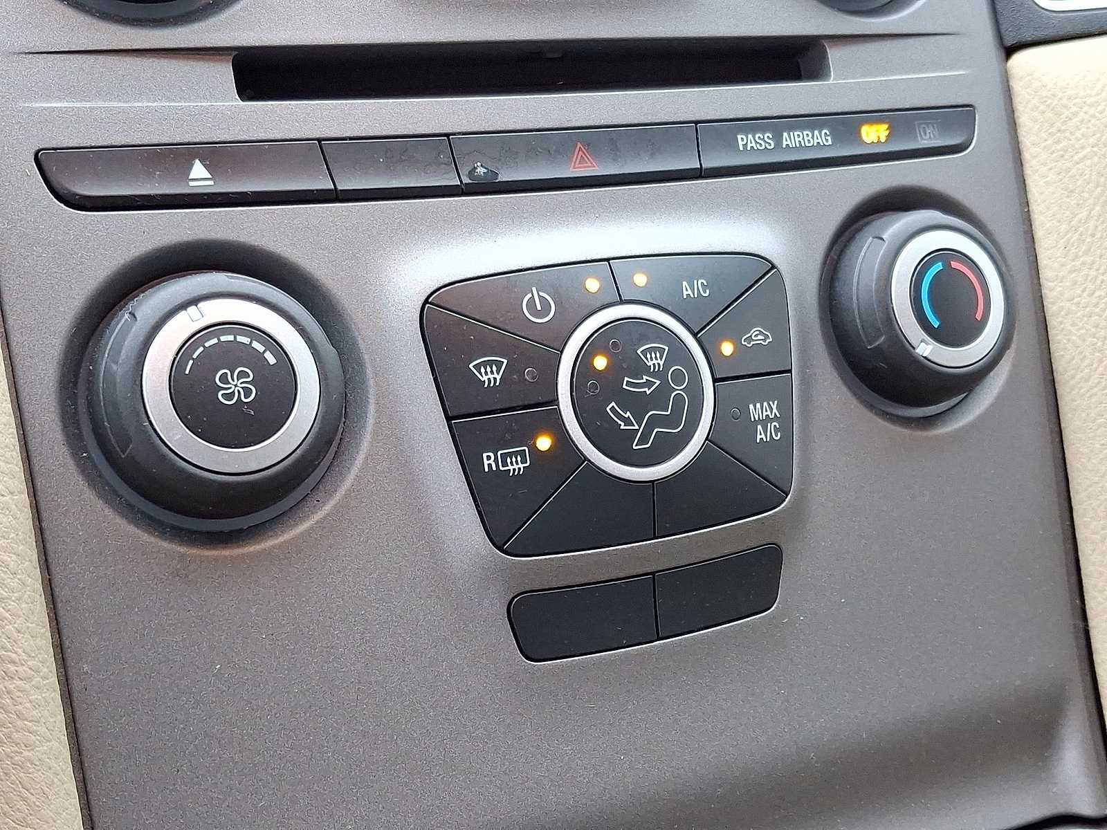 Thumbnail: 2018 Ford Taurus - 22