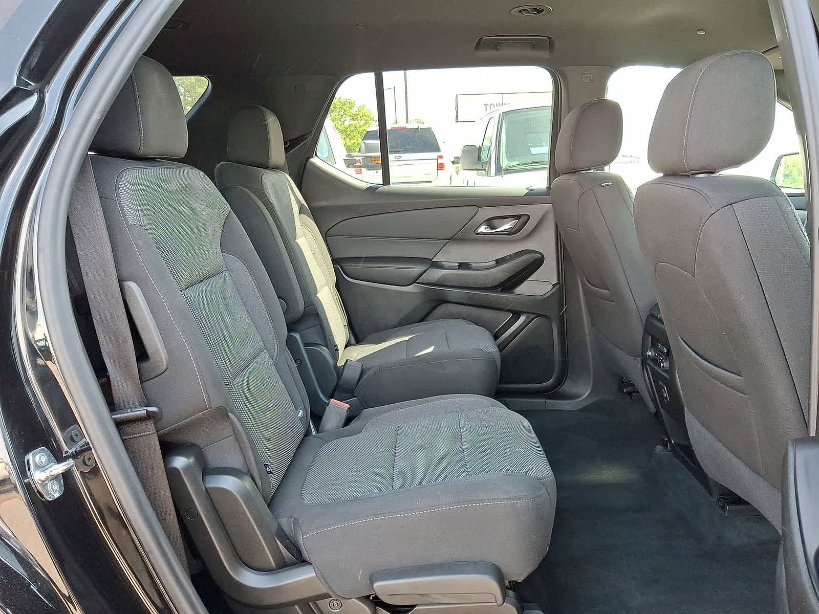 Thumbnail: 2023 Chevrolet Traverse - 31