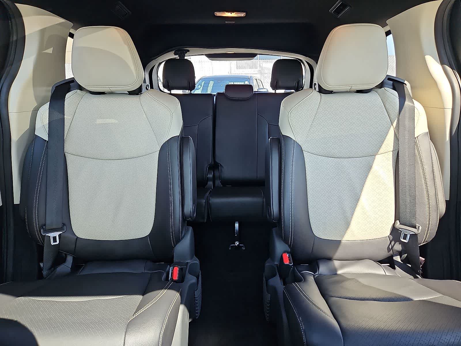 Thumbnail: 2025 Toyota Sienna - 14