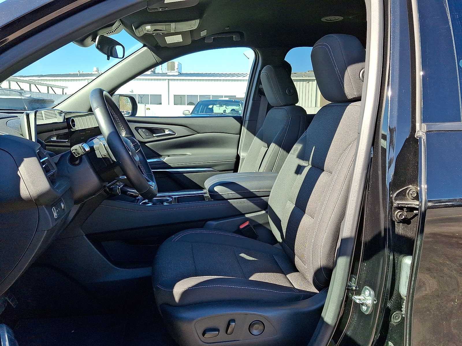 Thumbnail: 2025 Chevrolet Traverse - 24