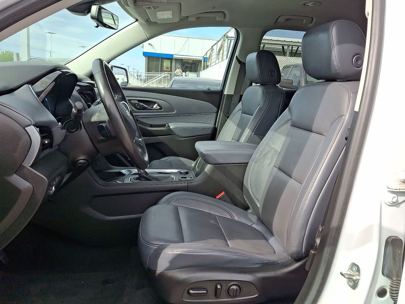 Thumbnail: 2018 Chevrolet Traverse - 25