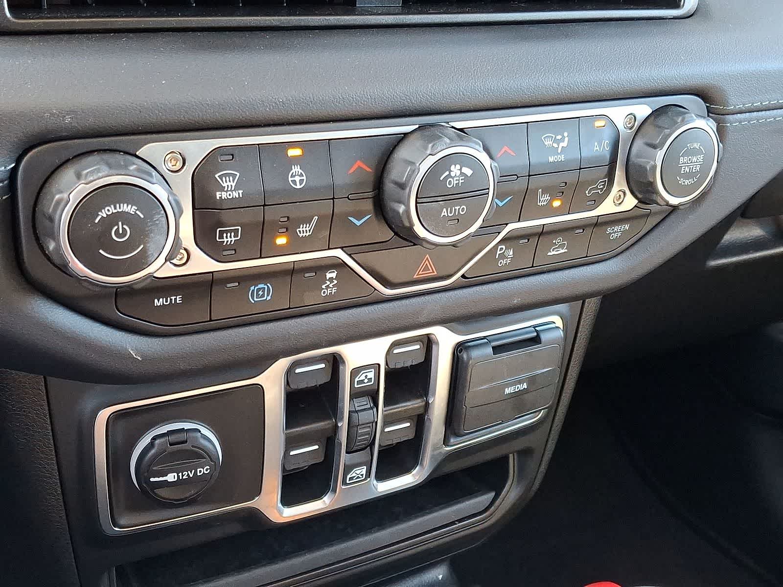 Thumbnail: 2025 Jeep Wrangler - 23