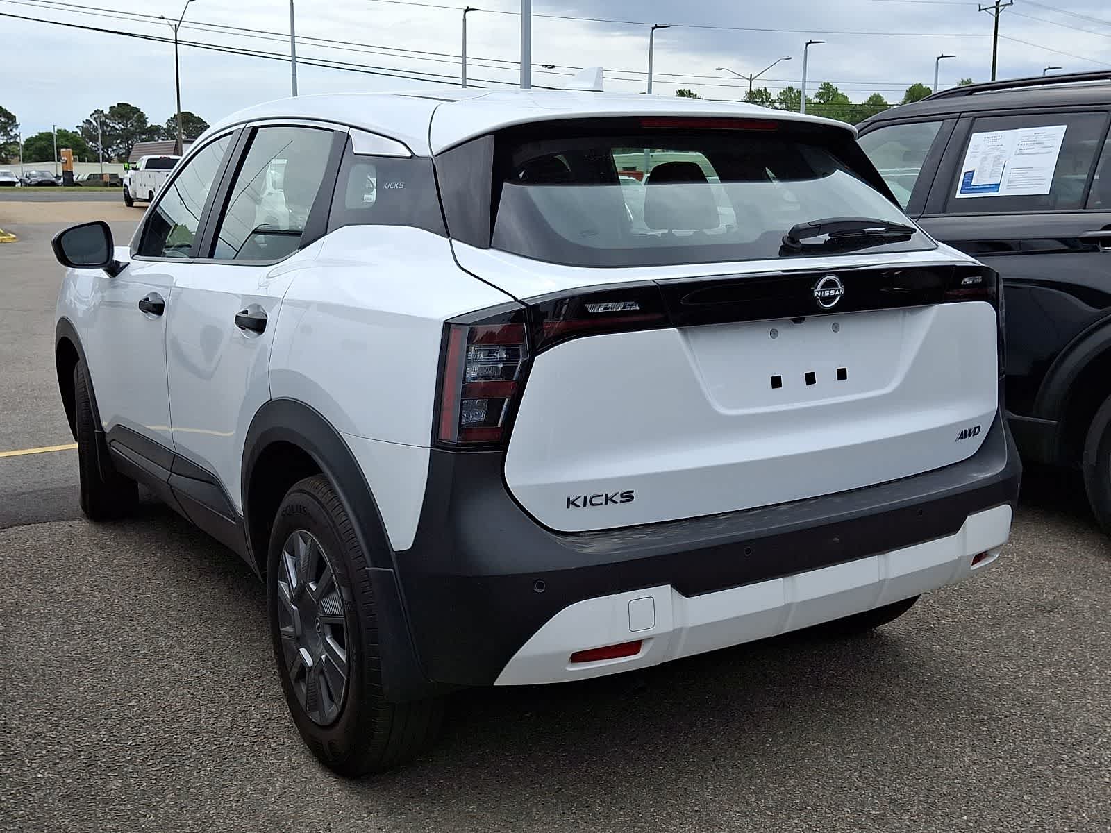 Thumbnail: 2025 Nissan Kicks - 4