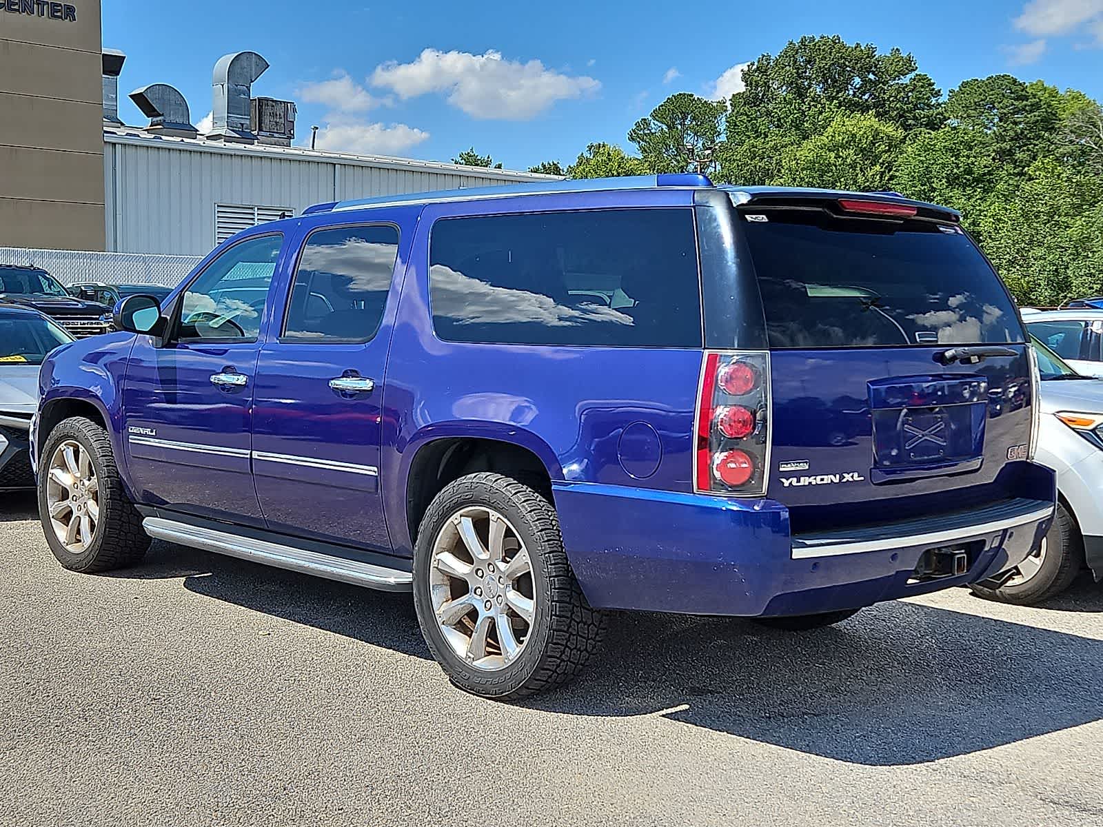 Thumbnail: 2010 GMC Yukon XL - 4