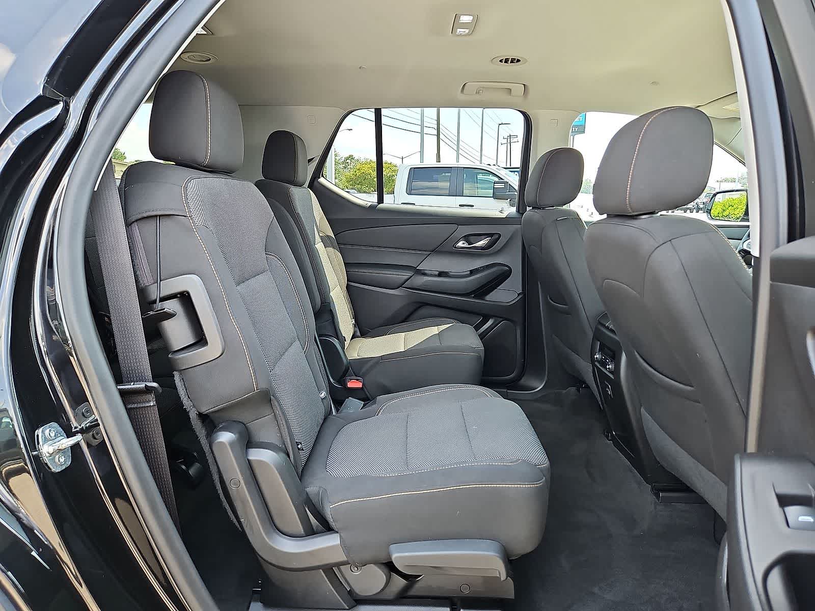 Thumbnail: 2019 Chevrolet Traverse - 31