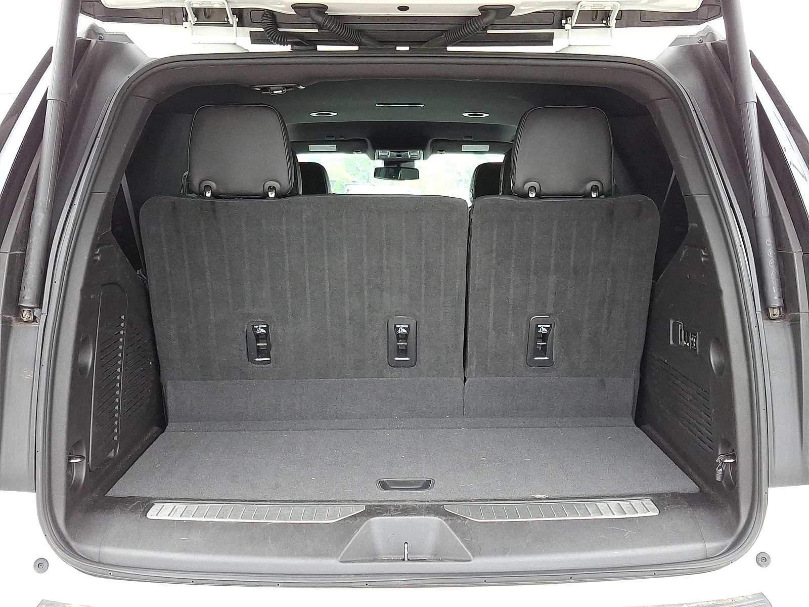 Thumbnail: 2023 Chevrolet Tahoe - 32