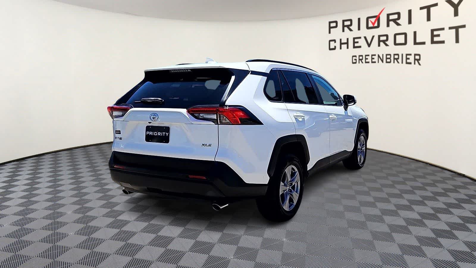 Thumbnail: 2022 Toyota RAV4 - 8