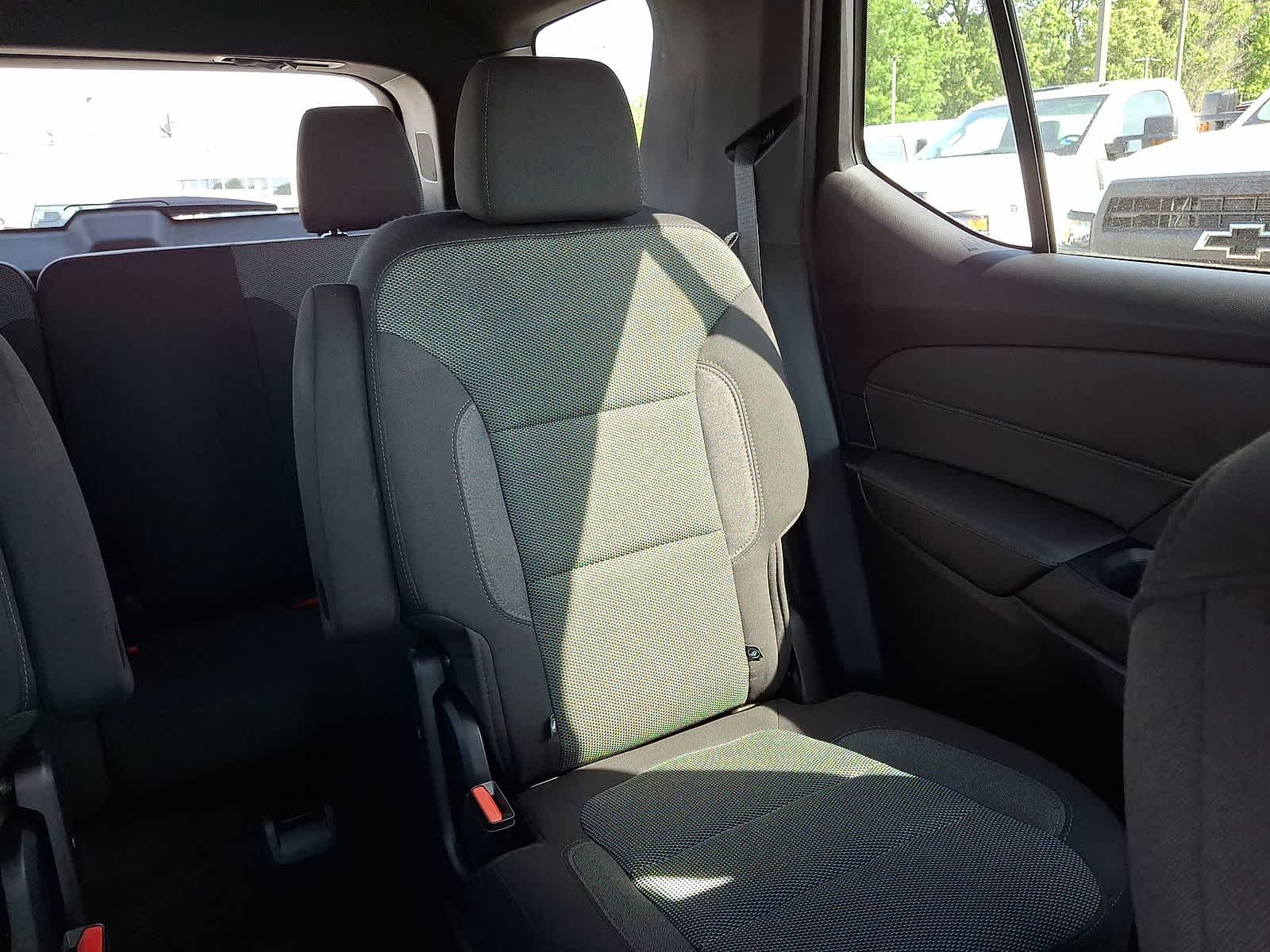 Thumbnail: 2023 Chevrolet Traverse - 14