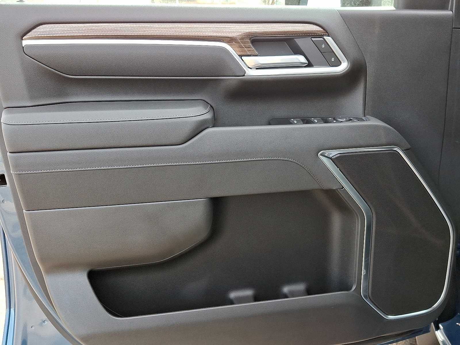 Thumbnail: 2026 Chevrolet Silverado 2500 - 8