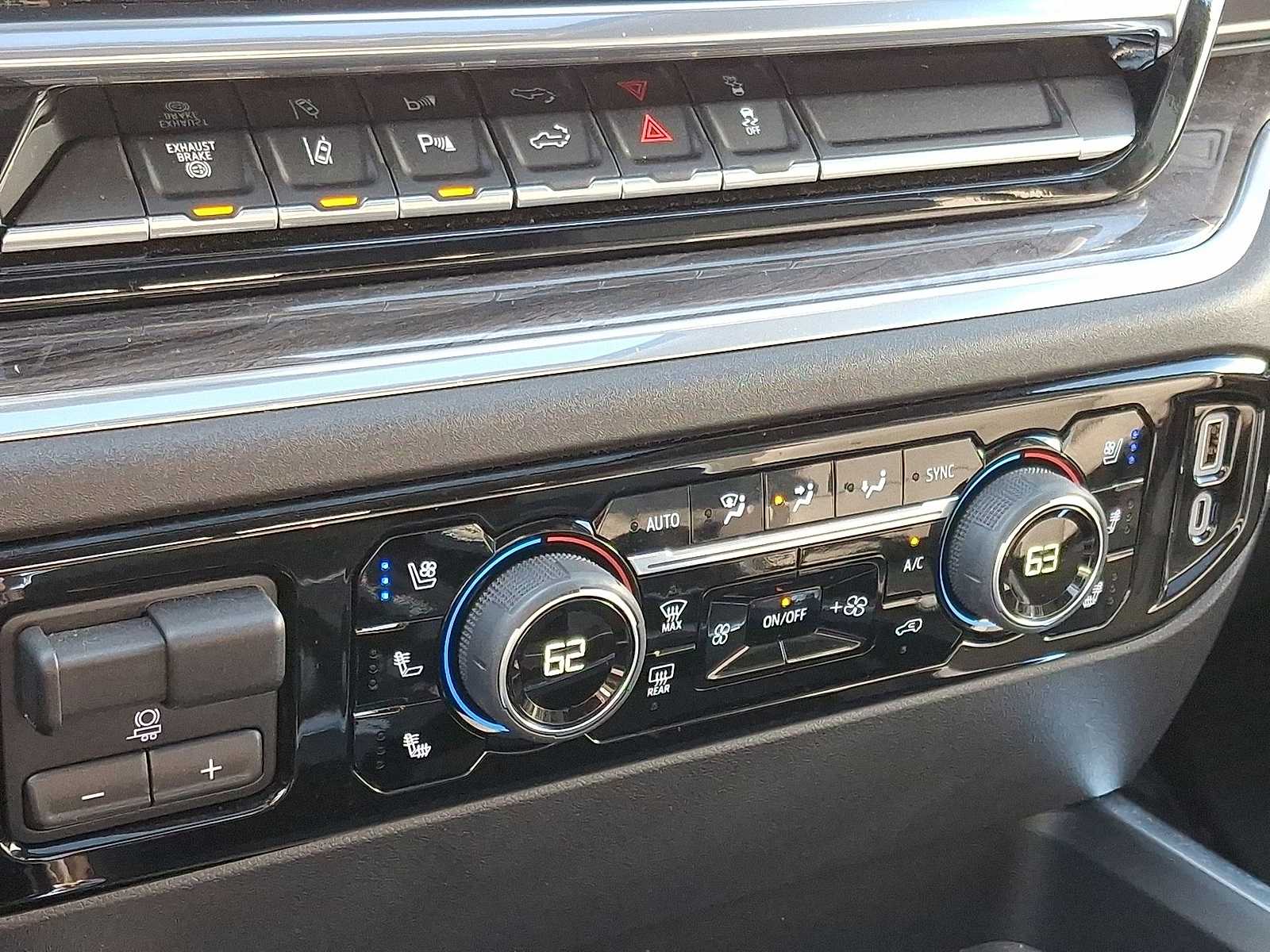 Thumbnail: 2024 Chevrolet Silverado 3500 - 24