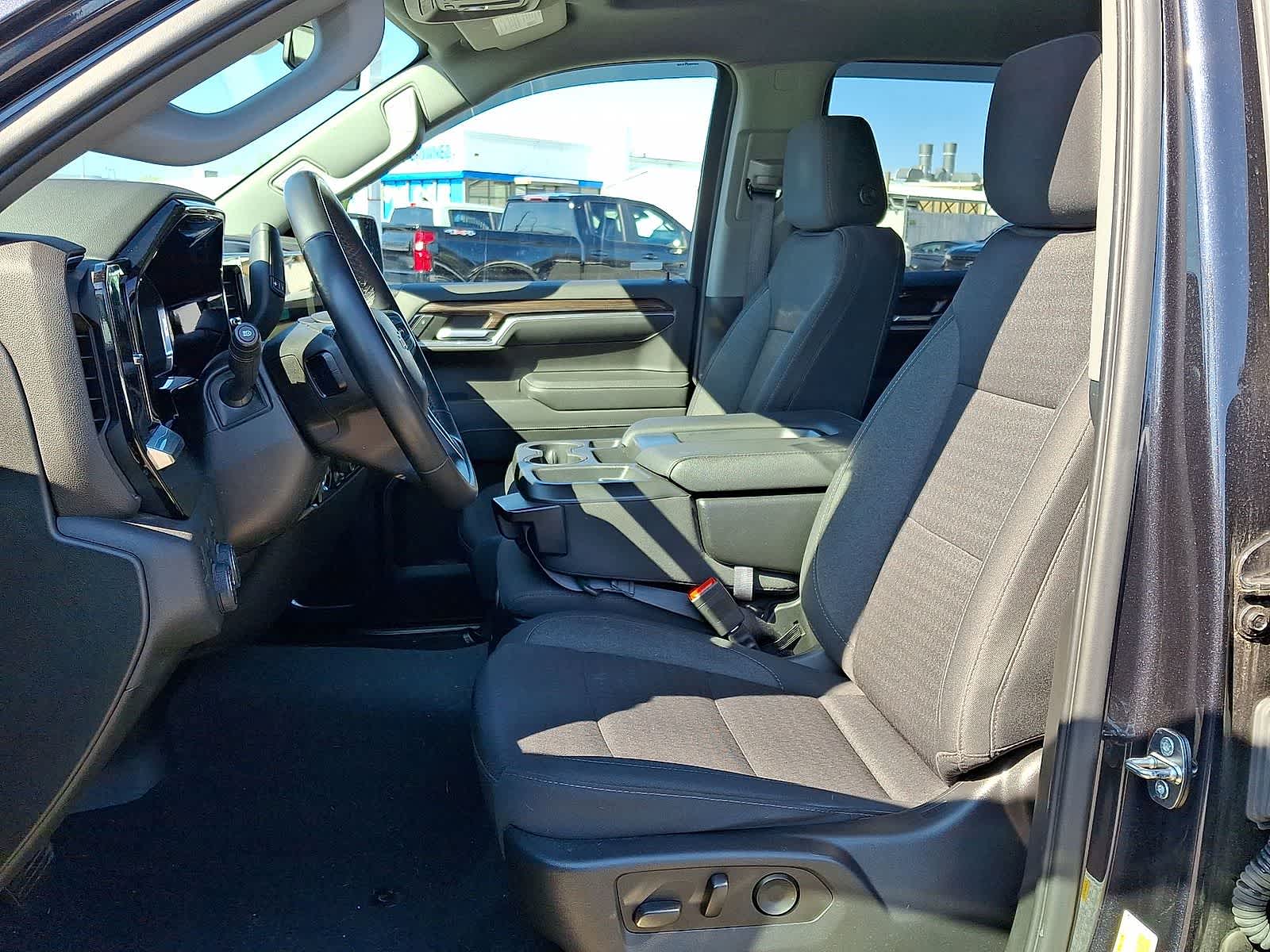 Thumbnail: 2023 Chevrolet Silverado 1500 - 24