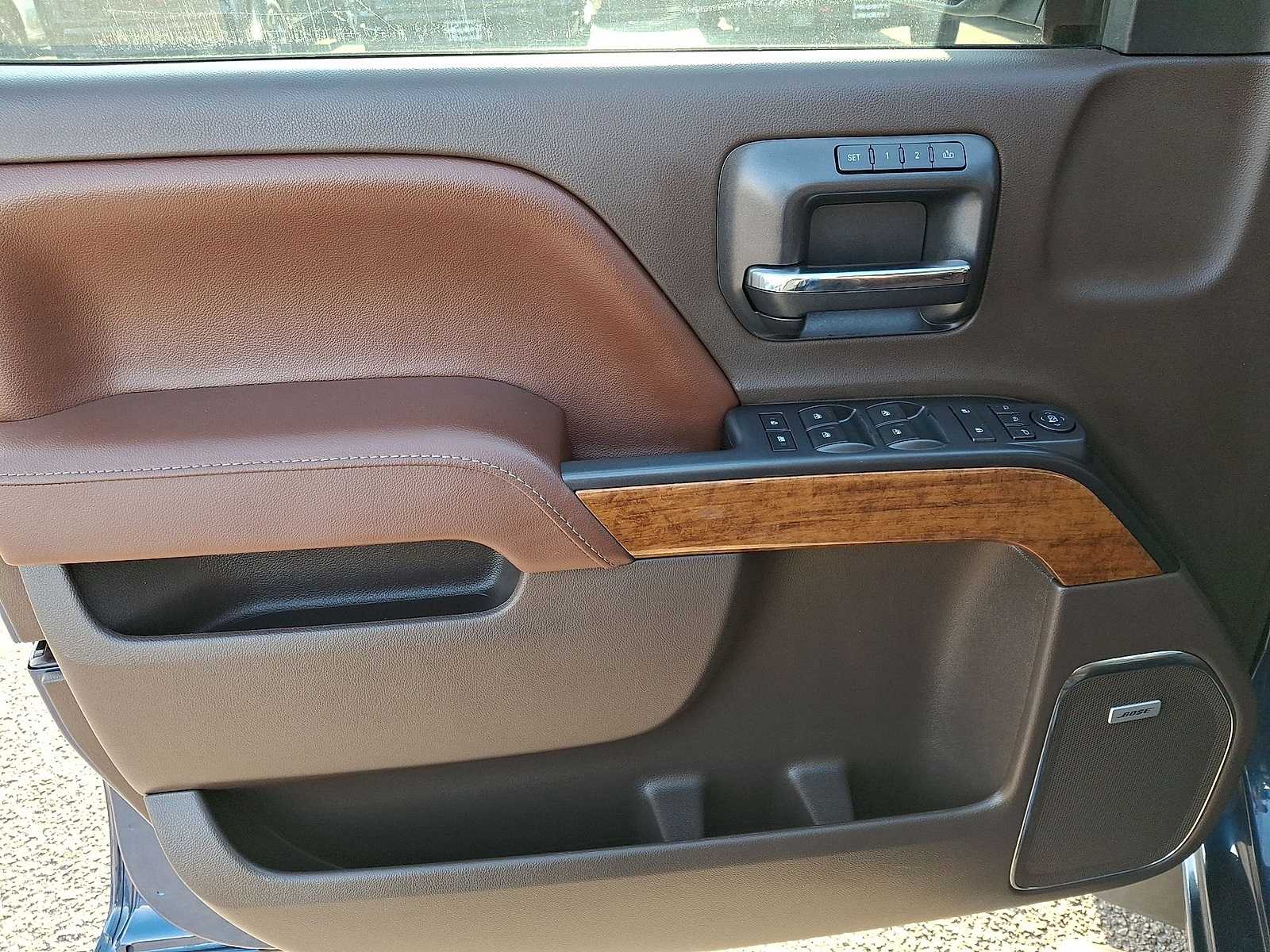 Thumbnail: 2015 Chevrolet Silverado 1500 - 26