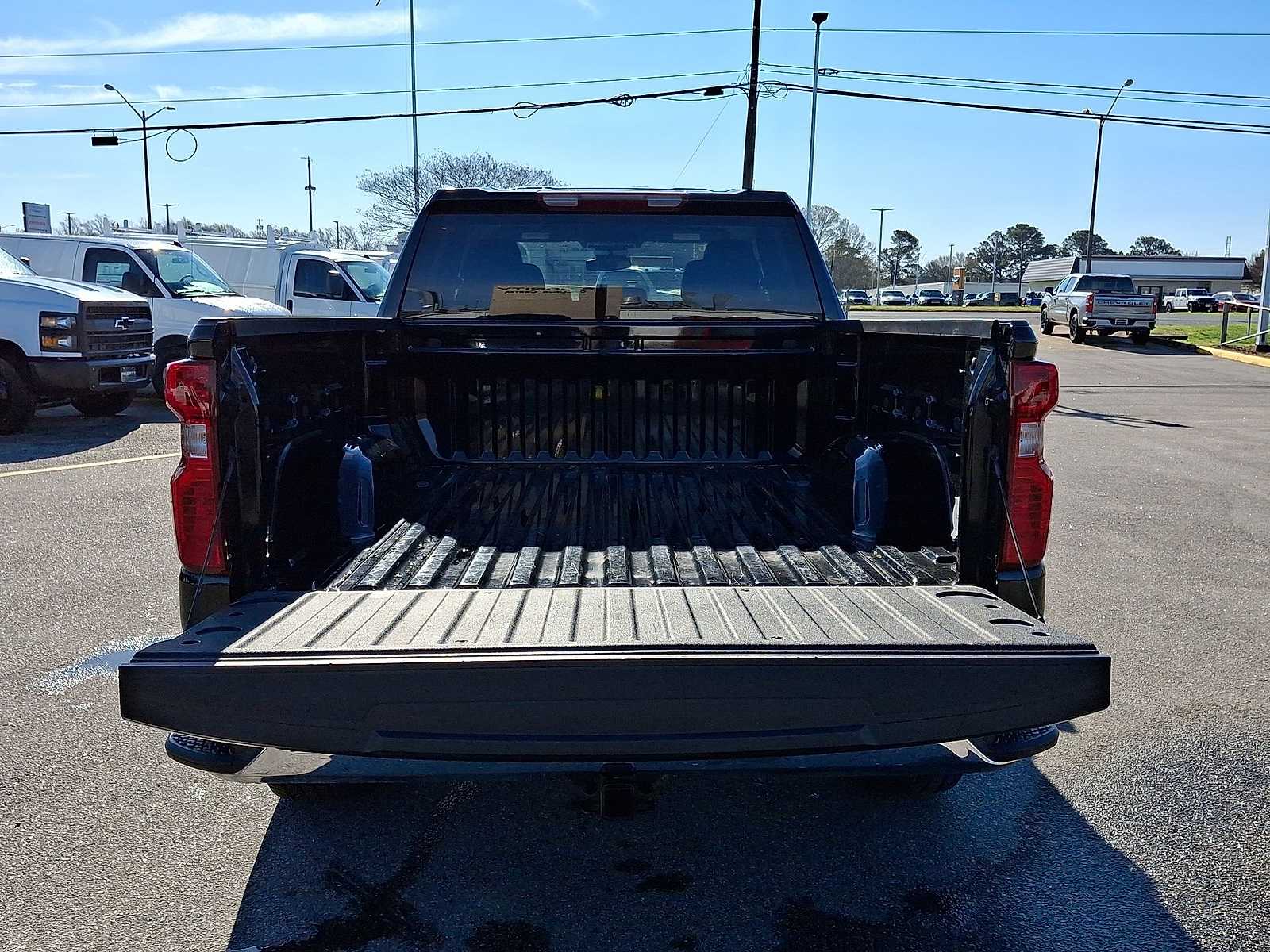 Thumbnail: 2023 Chevrolet Silverado 1500 - 30