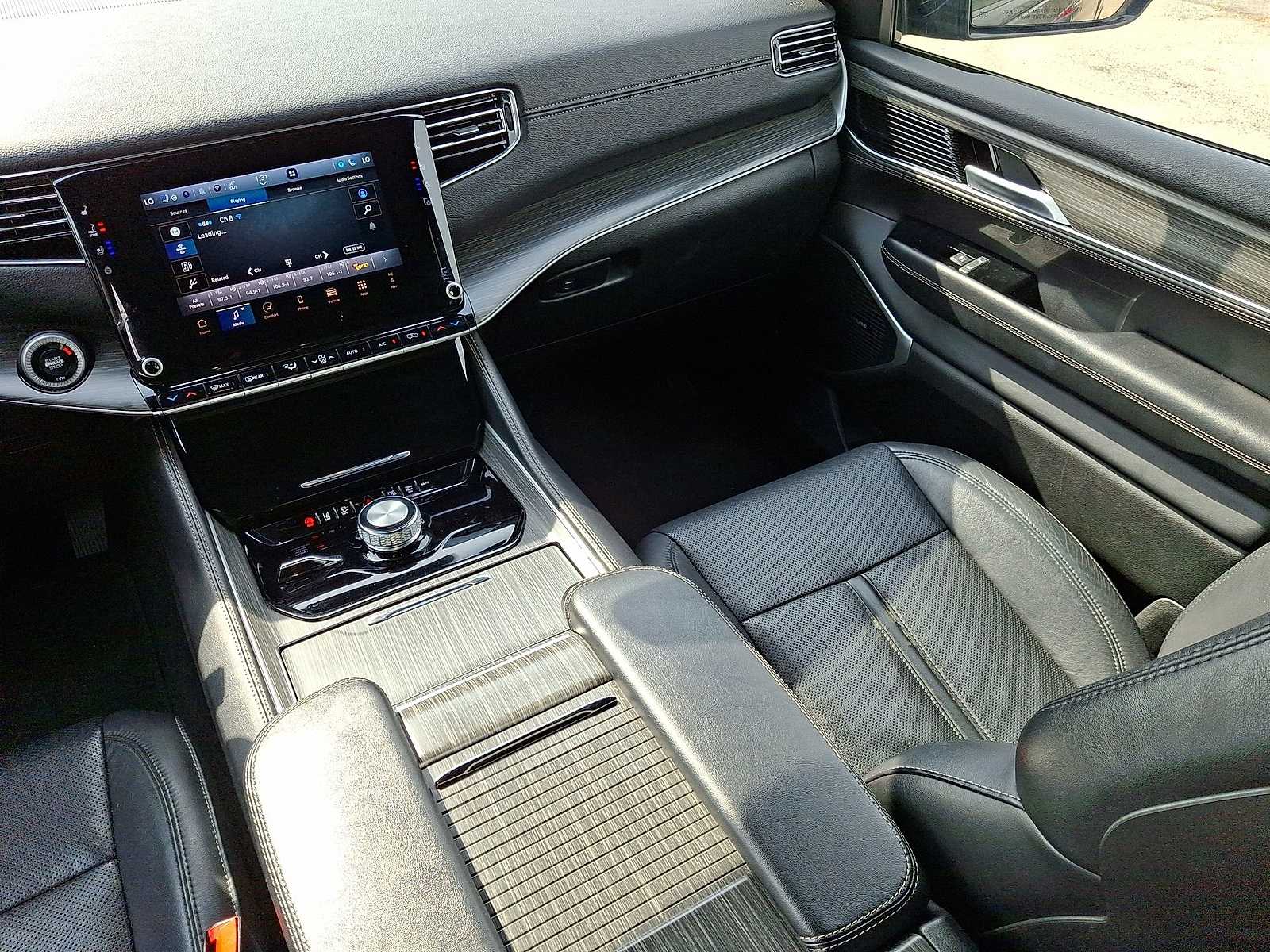 Thumbnail: 2024 Jeep Wagoneer - 12