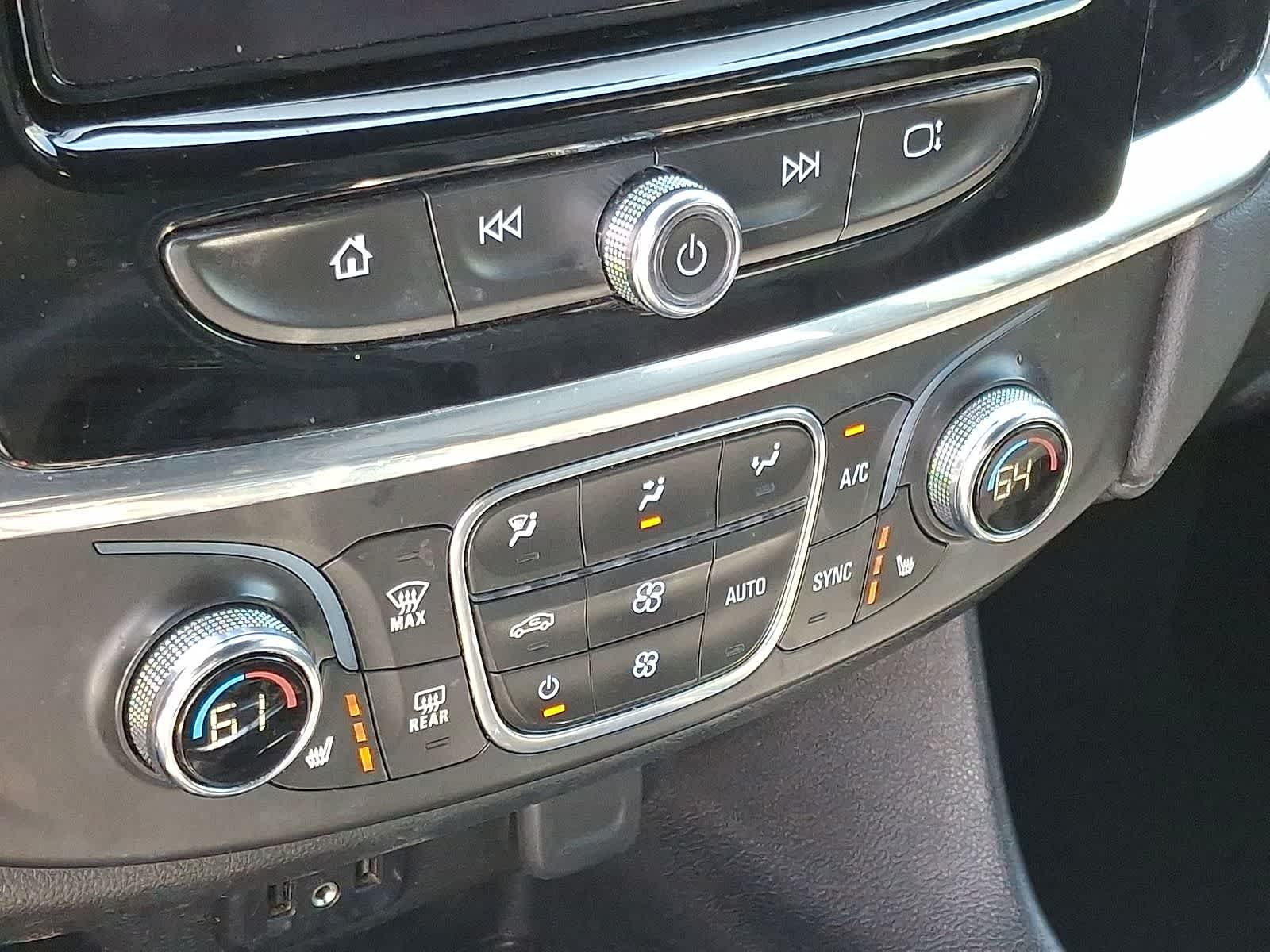 Thumbnail: 2023 Chevrolet Traverse - 23