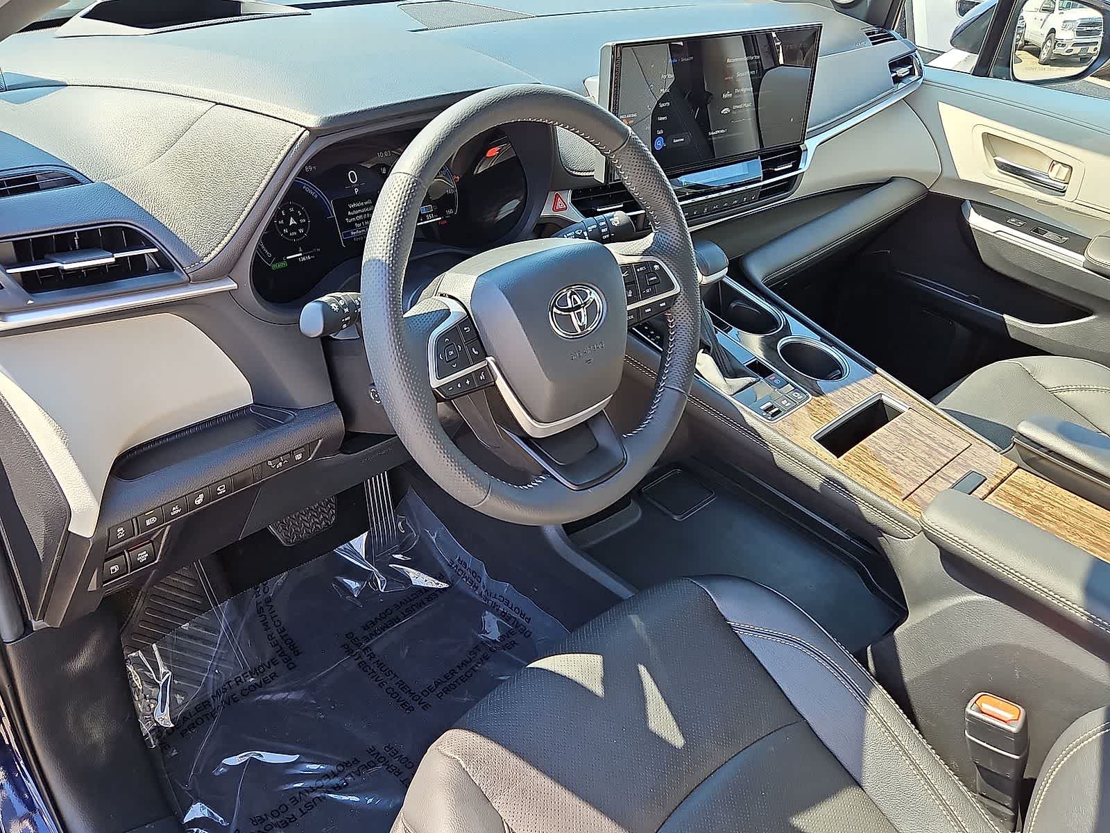 Thumbnail: 2025 Toyota Sienna - 16