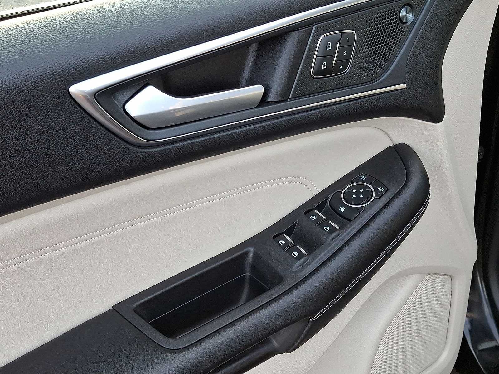 Thumbnail: 2022 Ford Edge - 28