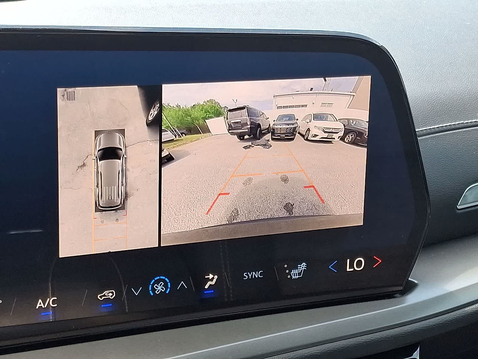 Thumbnail: 2025 Chevrolet Traverse - 21