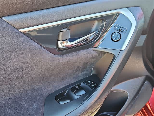 Thumbnail: 2013 Nissan Altima - 28
