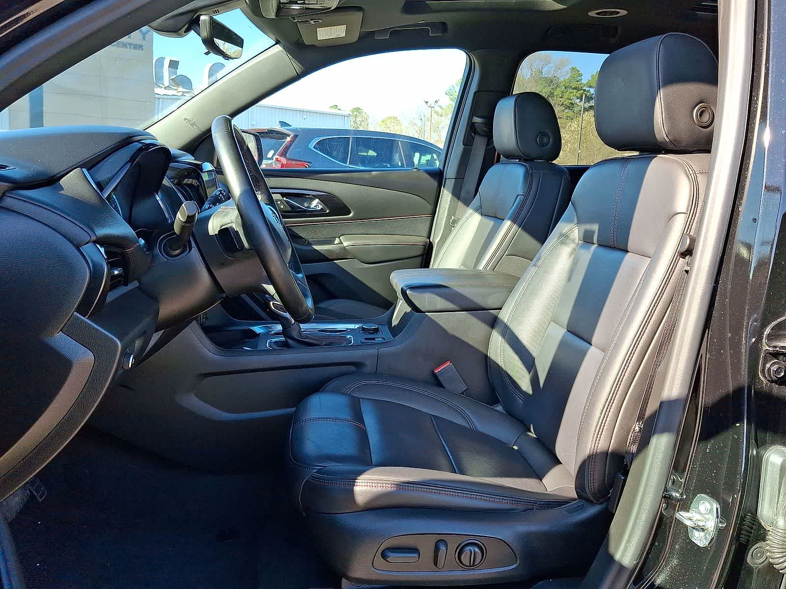 Thumbnail: 2023 Chevrolet Traverse - 26