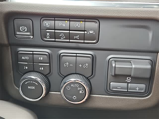 Thumbnail: 2025 Chevrolet Tahoe - 20