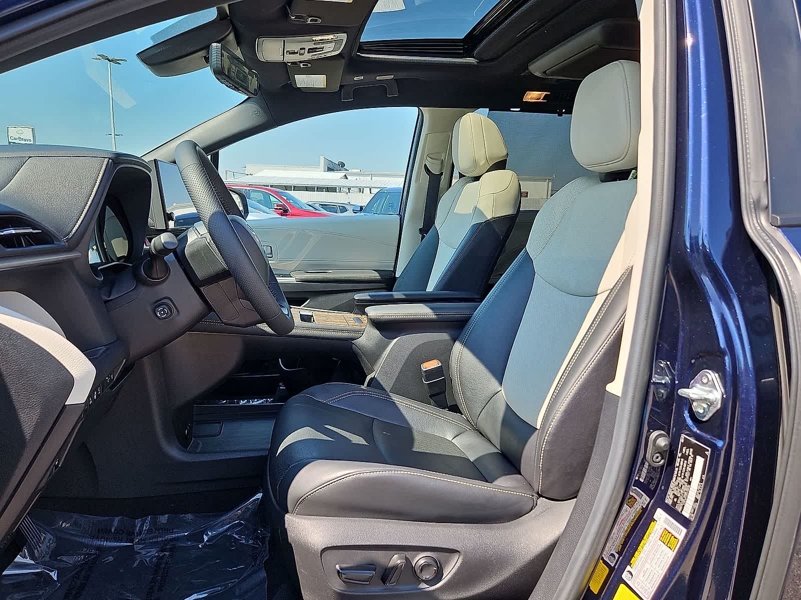 Thumbnail: 2025 Toyota Sienna - 25