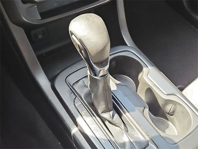 Thumbnail: 2022 Chevrolet Colorado - 21