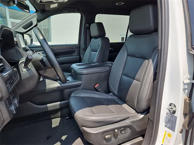 2023 Chevrolet Suburban LT 24