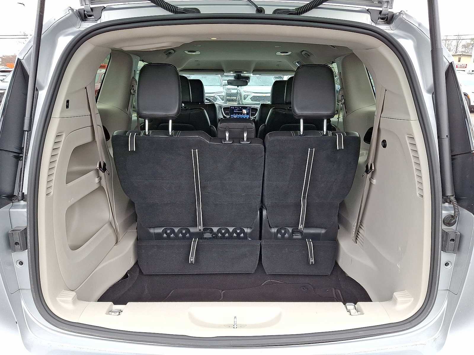 Thumbnail: 2023 Chrysler Pacifica - 24