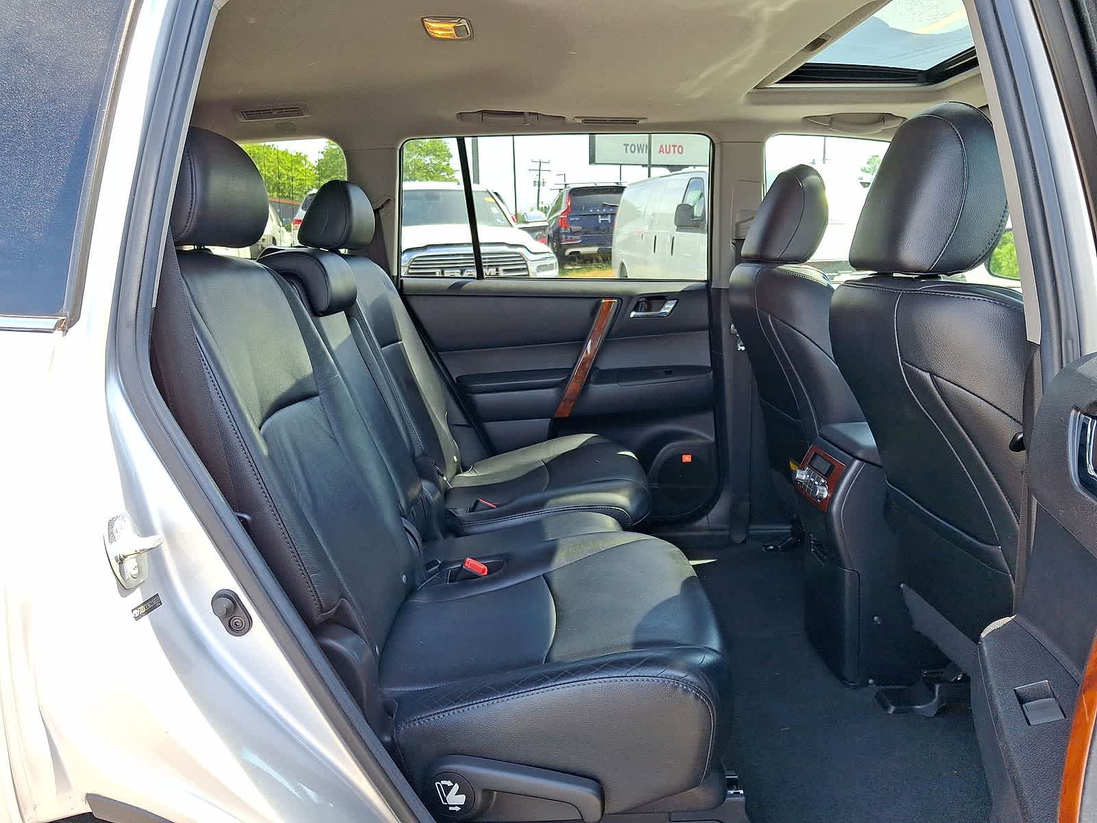 Thumbnail: 2012 Toyota Highlander - 34